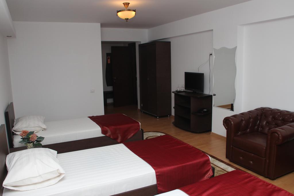 Hotel Royal 2 Urziceni Cameră foto